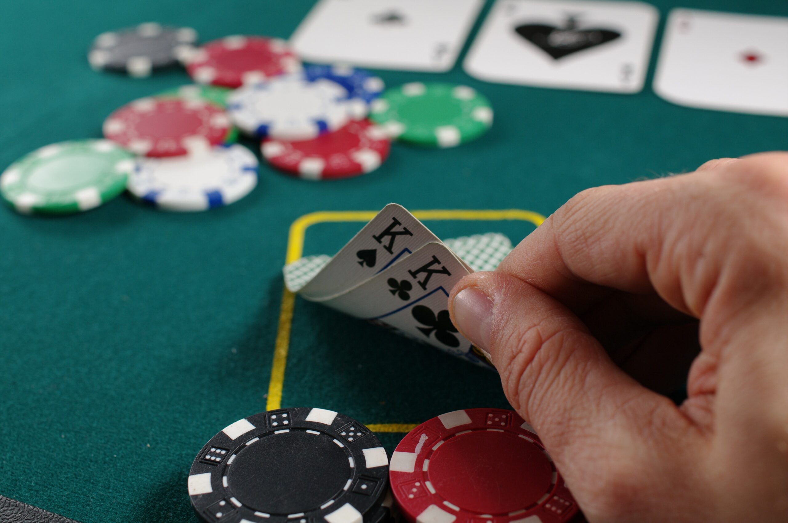 Gambling Addiction: Who Gambles and Who Experiences Gambling Problems in  Canada - Neuromedia